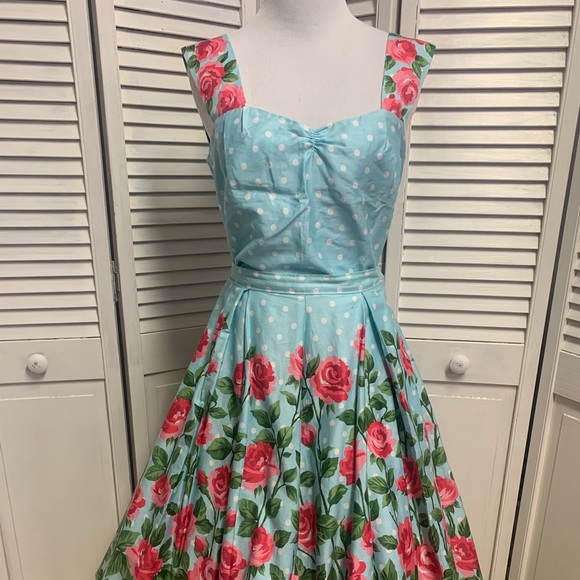 Skirt and Top Retro Set Blue Polka Dots with Pink Roses - Picture 3 of 13